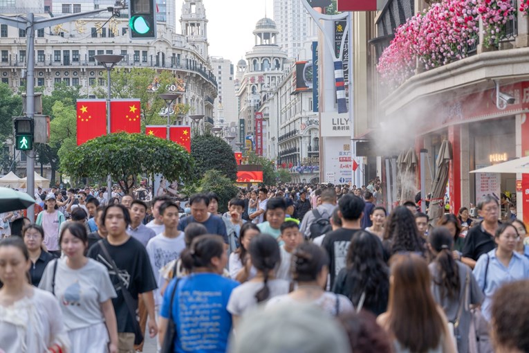 Broj stanovnika Kine pao četvrtu godinu zaredom