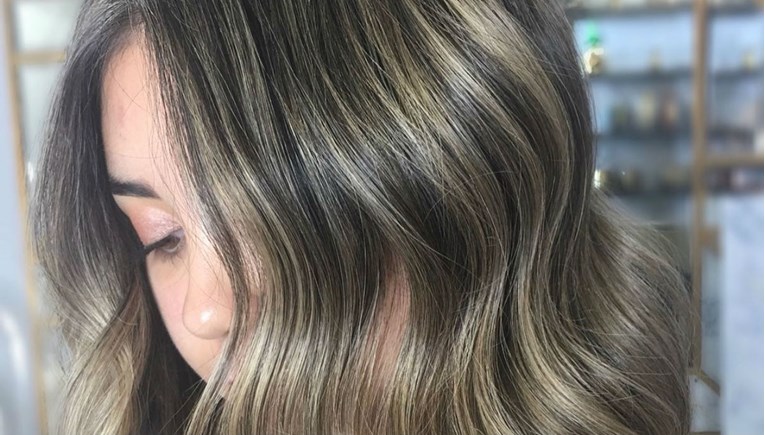 Shadow toning: Frizerski trend koji je s trona skinuo balayage