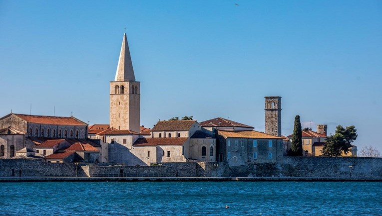Mladić i djevojka u Istri provalili u dvije crkve