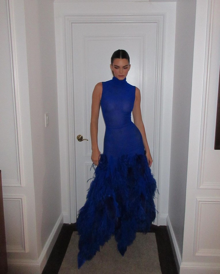"Zna li ona da joj se sve vidi?": Kendall Jenner kritiziraju zbog prozirne haljine