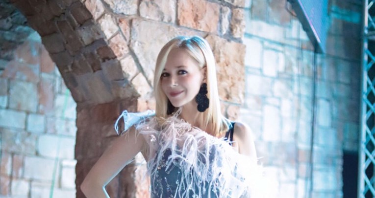 Jelena Rozga pokazala donje rublje u potpuno prozirnoj haljinici