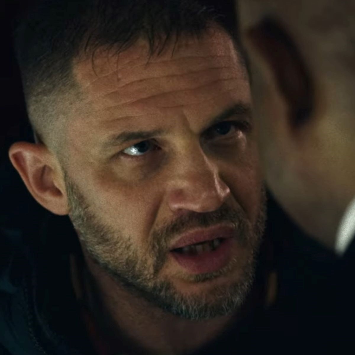 Tom Hardy glumi u Netflixovom novom trileru, pogledajte prvi teaser za film