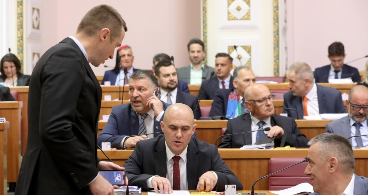Penava kaže da Dabri podmeću oko diplome