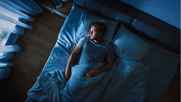 Mozak se naglo gasi nekoliko minuta prije nego što zaspimo, otkriva studija