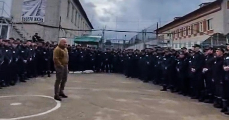 Prvi put se pojavila snimka šefa Wagnera kako regrutira zatvorenike za rat u Ukrajini