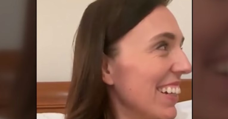 Premijerku Novog Zelanda prekinula kći dok se obraćala javnosti, video je presladak