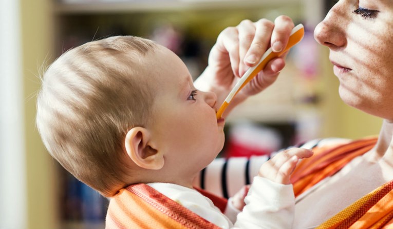 Američki pedijatri: Djecu od četvrtog mjeseca hranite kikirikijem i ribom