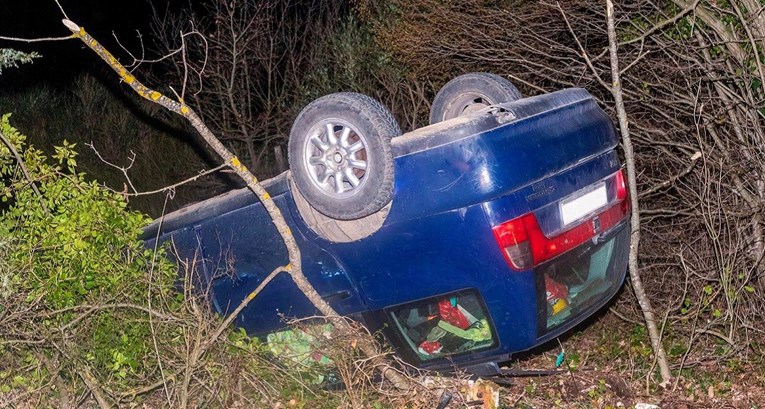 FOTO Detalji teške prometne u Istri: Auto vozila maloljetnica, poginuo suvozač (20)