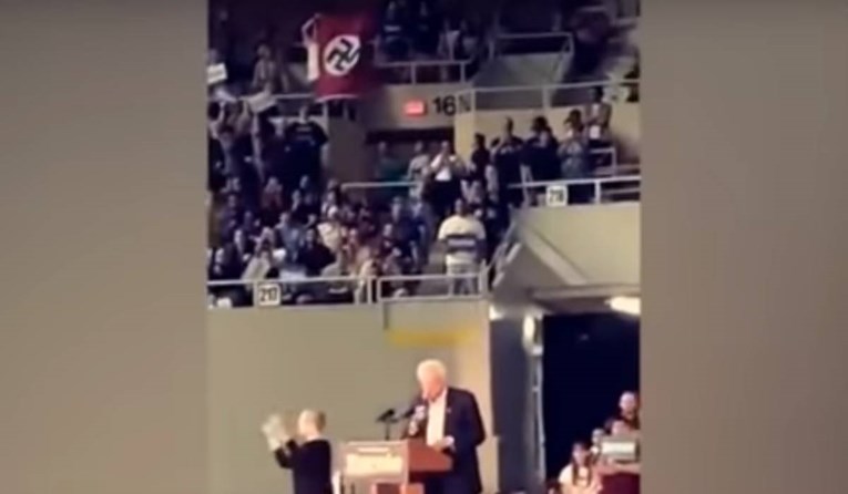 VIDEO Muškarac tijekom Sandersovog govora mahao nacističkom zastavom