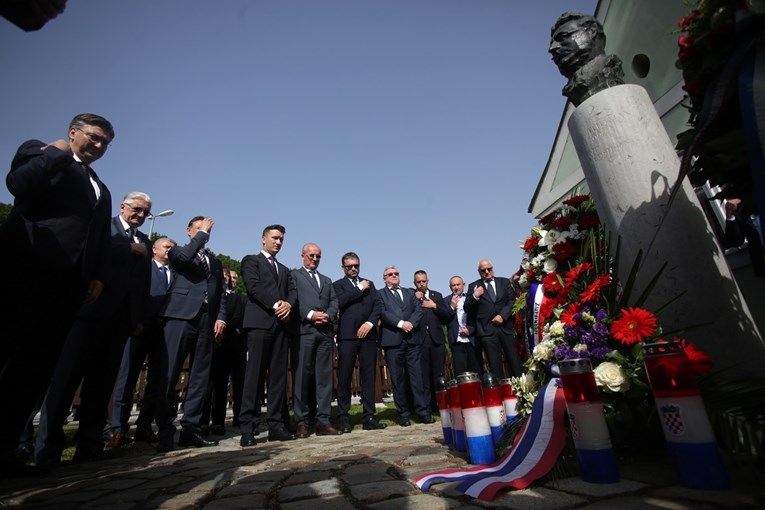 Na današnji dan je rođen Tuđman, HDZ-ovci mu obilaze grob