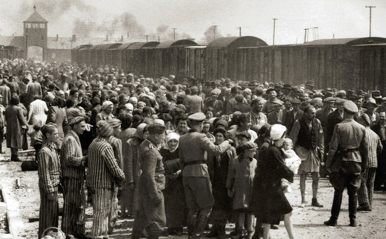 Vlak je doveo 728 zatvorenika. Tog dana otvoreno je najmračnije mjesto Europe