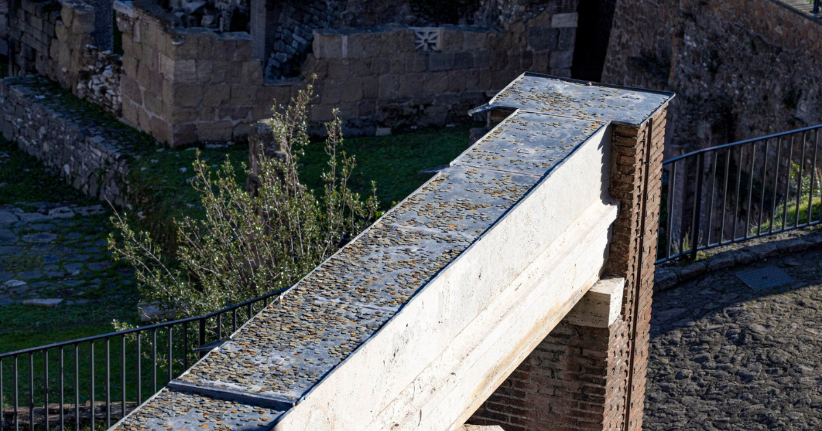 Turisti su počeli po Rimskom forumu bacati kovanice, evo zašto