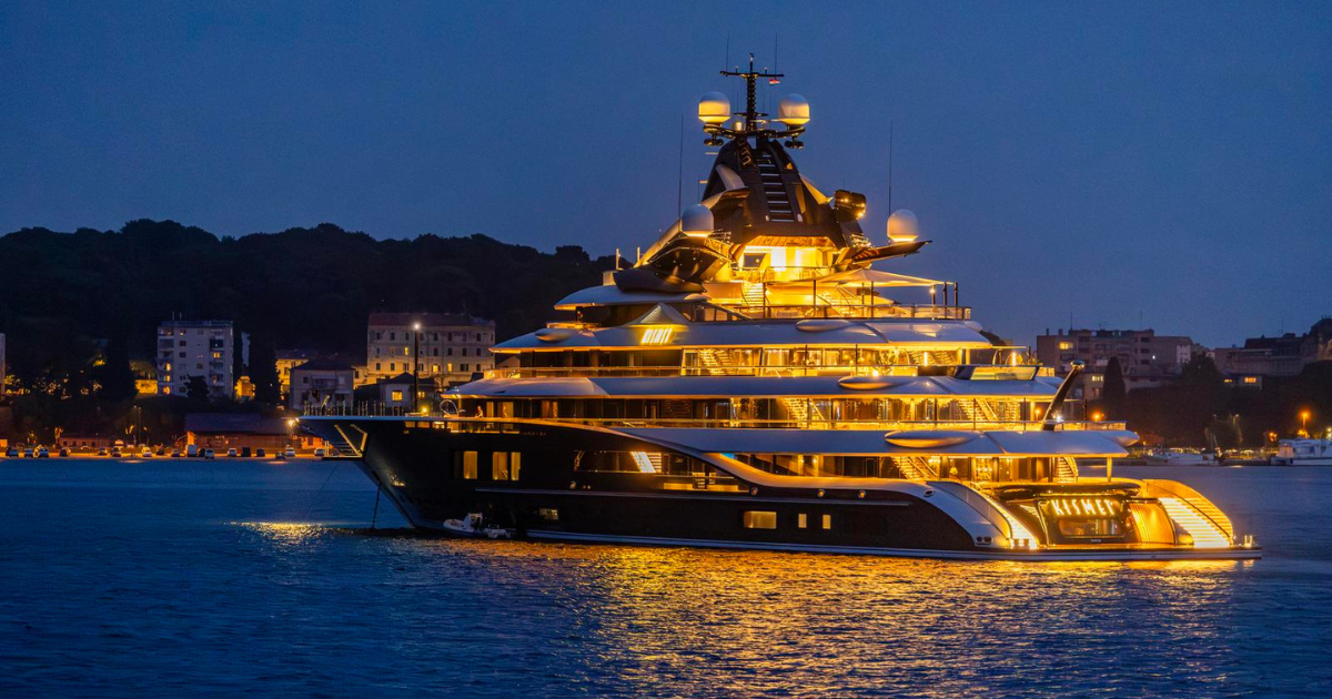 U Puli snimljena luksuzna megajahta, tjedni najam košta 3 milijuna eura