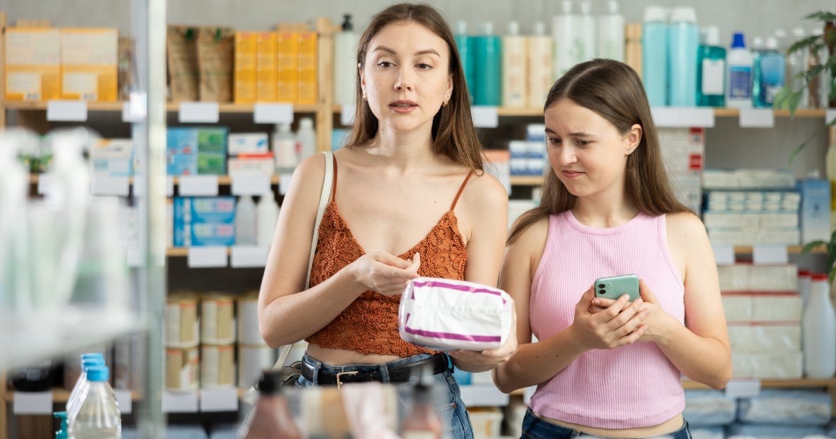 Prva mjesečnica izvan kuće: Kako pravilno pripremiti dijete?