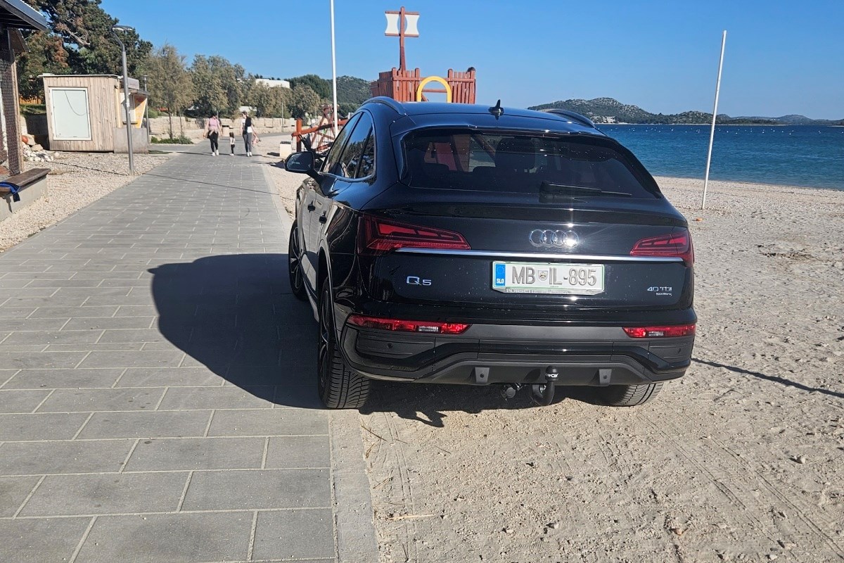 Pogledajte kako je seljačina parkirala svoj Audi Q5 na plaži u Pakoštanima