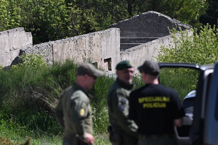 FOTO Ovo je mjesto na kojem je nađeno zapaljeno tijelo kod Solina, stigli specijalci