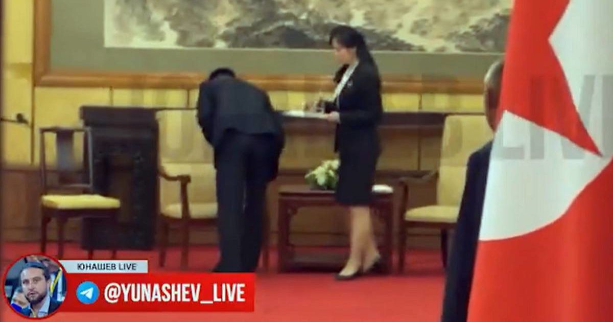 VIDEO Paranoja nakon sastanka s Putinom: Odnijeli čašu, brišu sve što je Kim taknuo