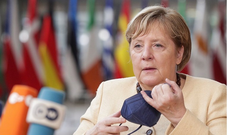 Merkel: Žene moraju biti hrabrije u popunjavanju šefovskih pozicija