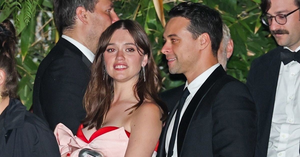 Aimee Lou Wood snimljena s novim dečkom na dodjeli Emmyja 2025.