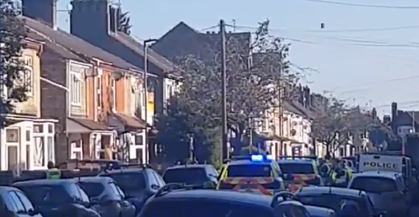Policija opkolila kuću u Britaniji, unutra pronašla mrtvu ženu