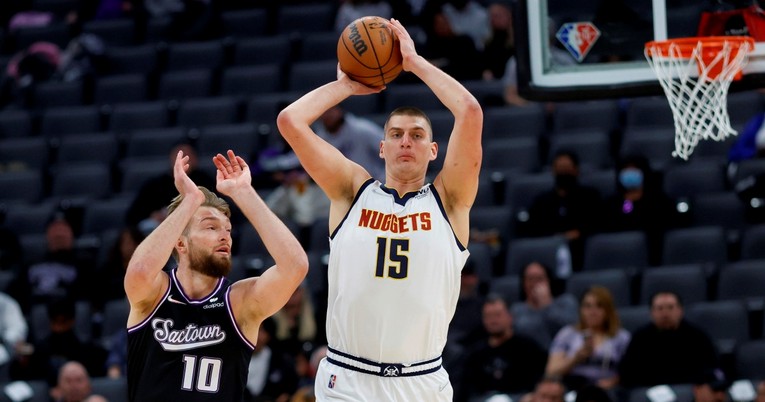 VIDEO Jokić upisao još jedan triple-double i približio se Chamberlainu