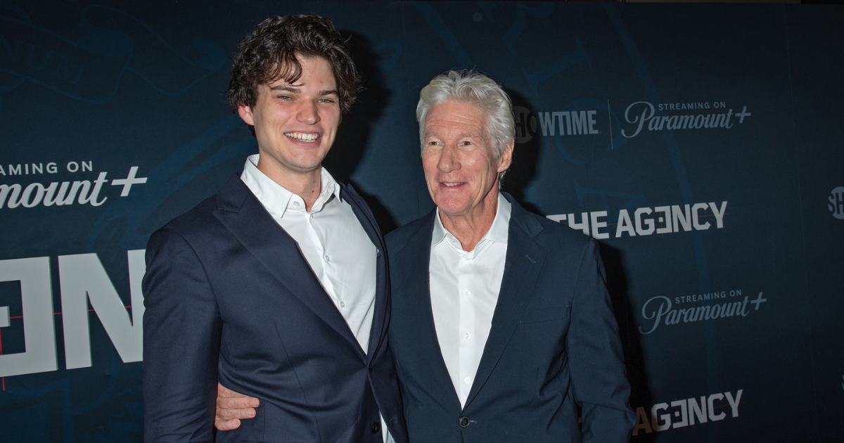 Sin Richarda Gerea privukao pažnju na crvenom tepihu, nasmijano pozirao s ocem