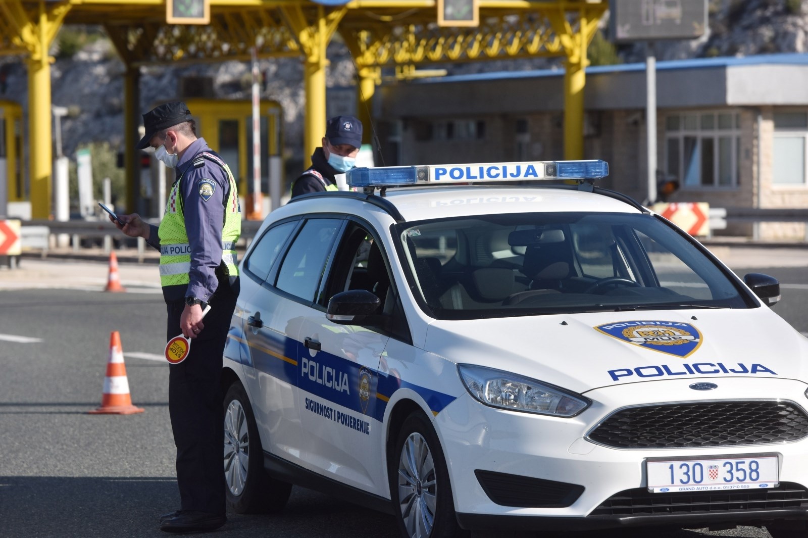 Zapalilo se vozilo na autocesti A3, vozi se uz ograničenje brzine