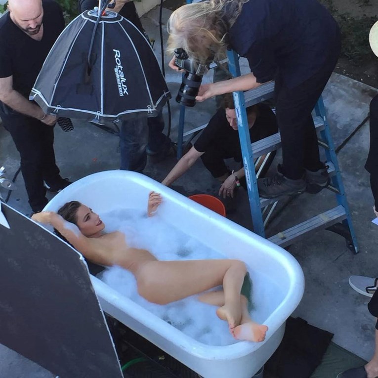 Sofia Vergara (52) pozirala gola u kadi punoj pjene