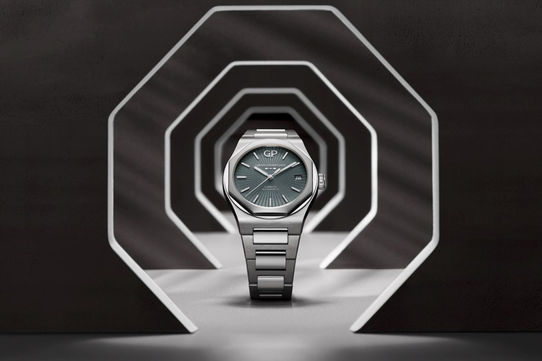 Luksuzan sat bez logotipa u prvom planu