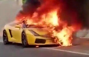 VIDEO Dva Indijca se posvađala pa jedan u bijesu zapalio Lamborghini