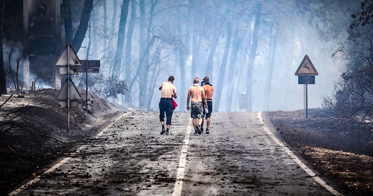Pogledajte veliku galeriju slika: Borba građana i vatrogasaca s požarom u Puli
