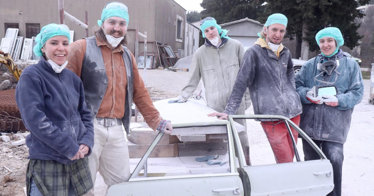 VIDEO Mladi europski kipari stigli u Imotski, rade kamenu repliku kultnog Mercedesa