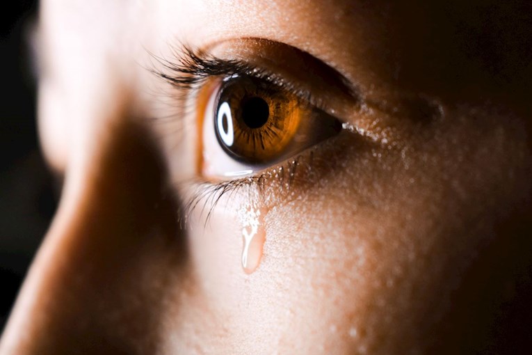 Pet zdravstvenih problema koje možete riješiti plakanjem