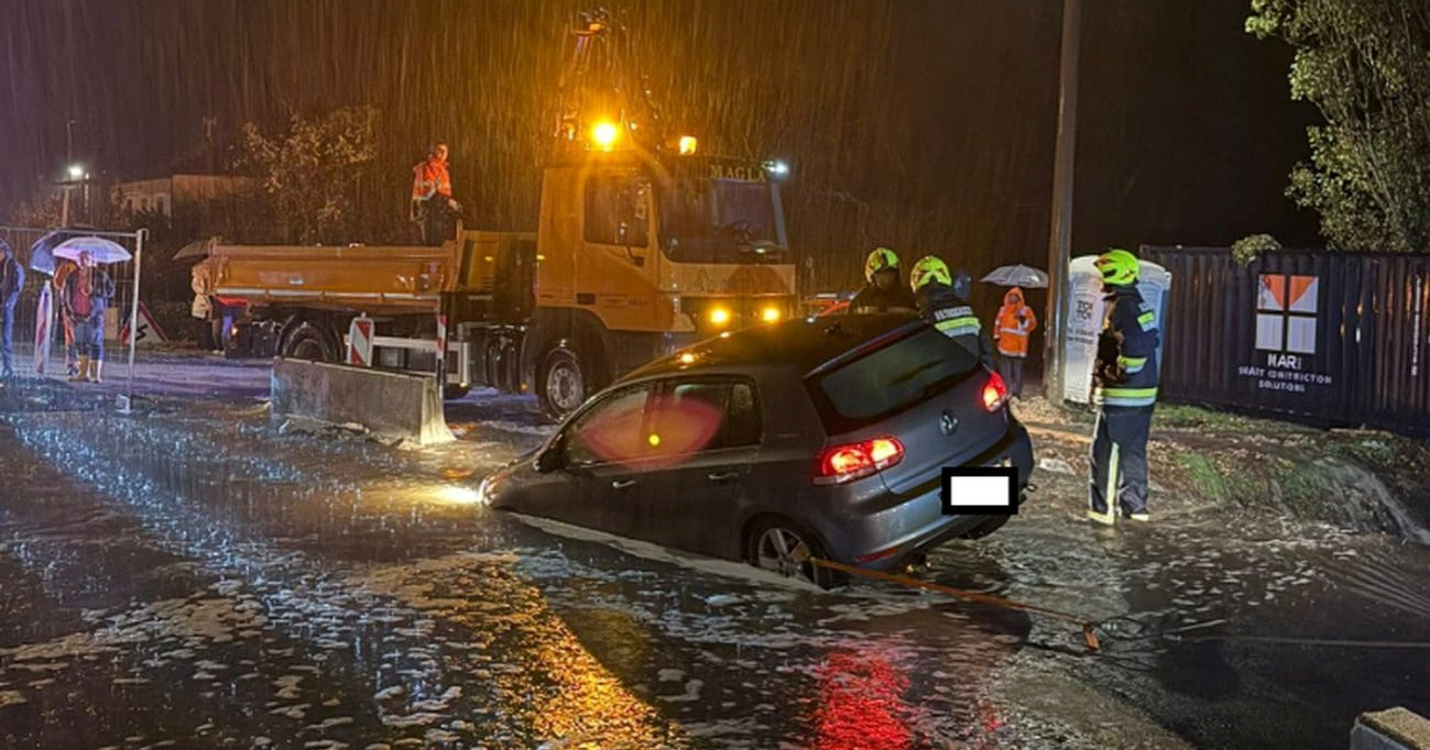 Djevojke u Muću autom upale u bujicu. Mještani krive Hrvatske ceste
