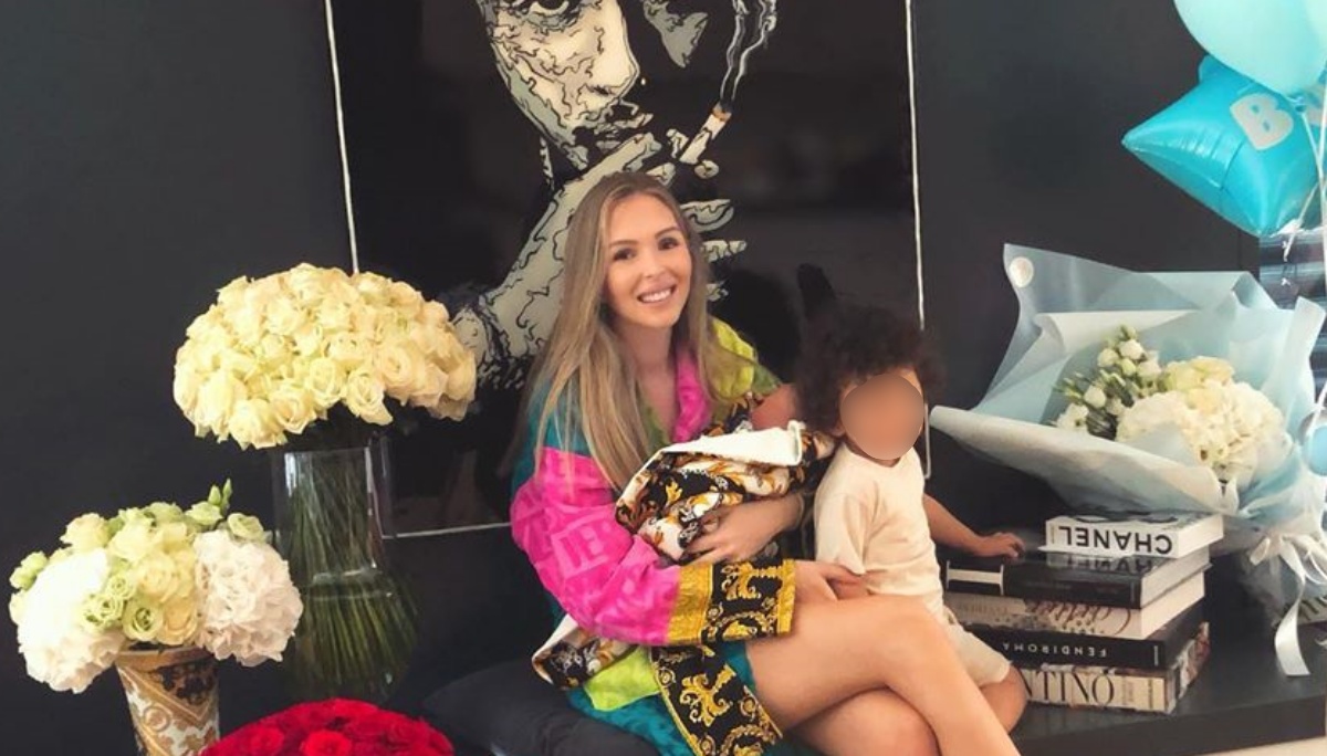 Žena bivšeg dinamovca pet dana nakon poroda pozirala u ogrtaču od 3000 kuna