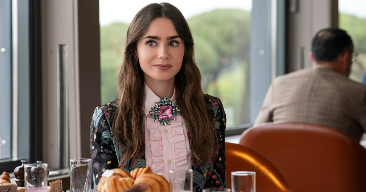 Lily Collins se vratila na set samo četiri mjeseca nakon rođenja kćeri
