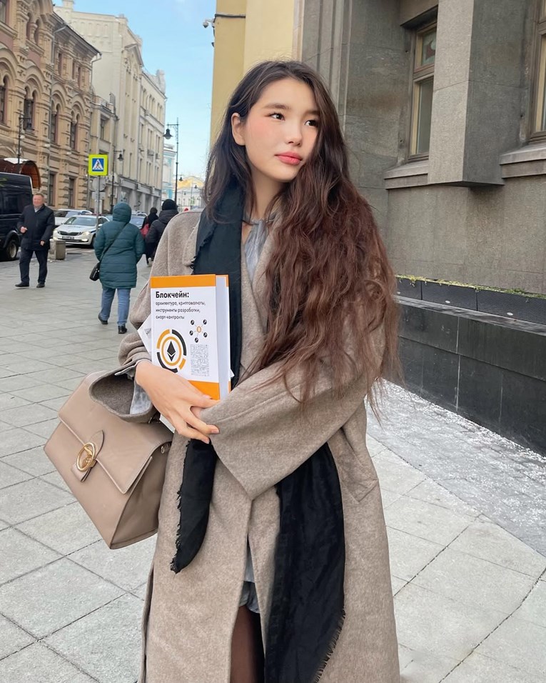 Nakon brojnih kritika oglasila se Mongolka koja predstavlja Srbiju na Miss Universeu