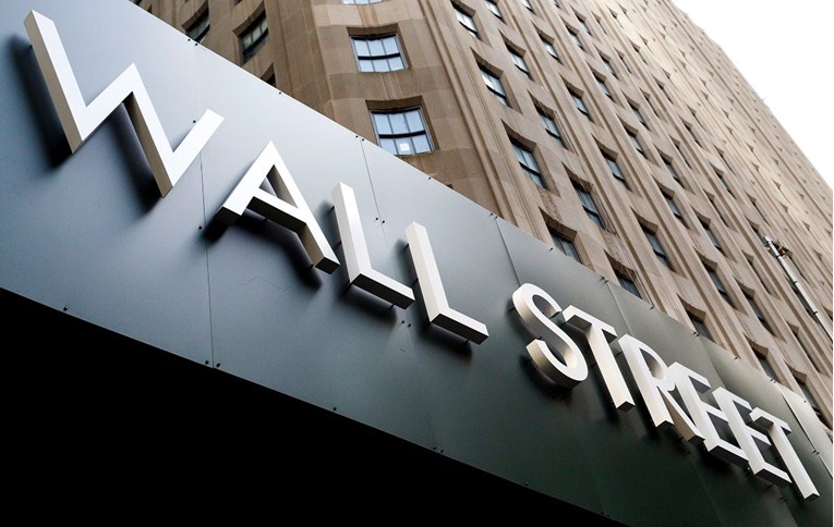 Wall Street blago pao zbog slabije potrošnje u SAD-u