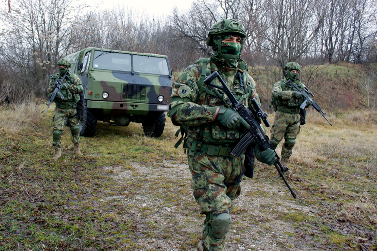 RTS: Grupa s Kosova pucala na srpske vojnike kod vojne baze