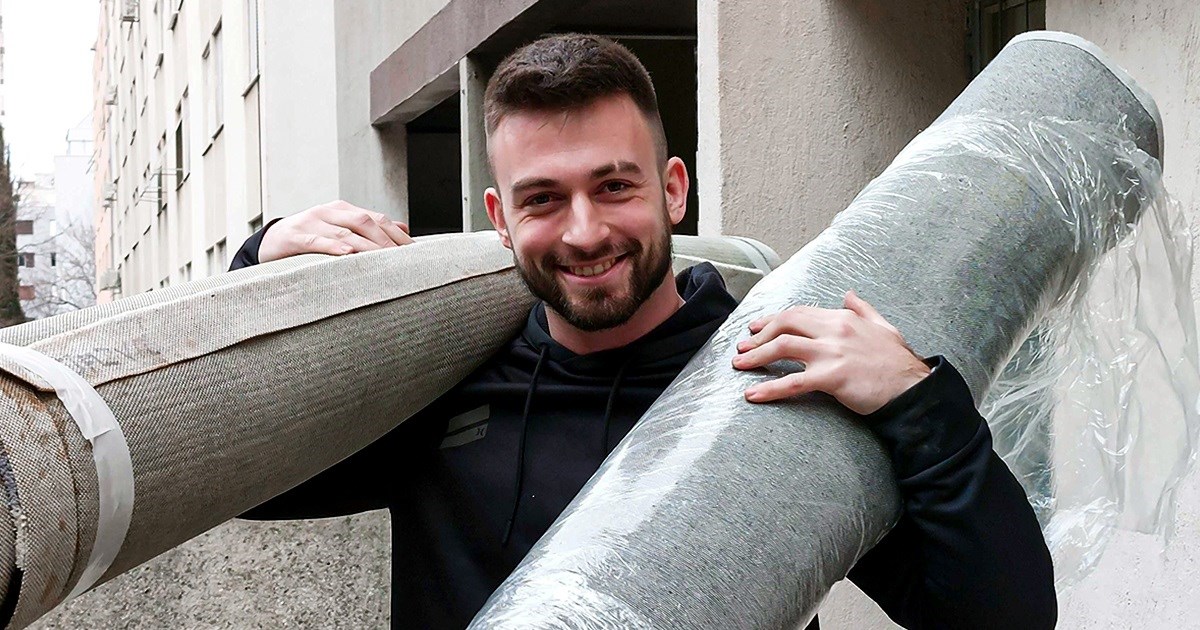 Ovaj mladić besplatno pomaže drugima. Od sitnih popravaka do teških poslova