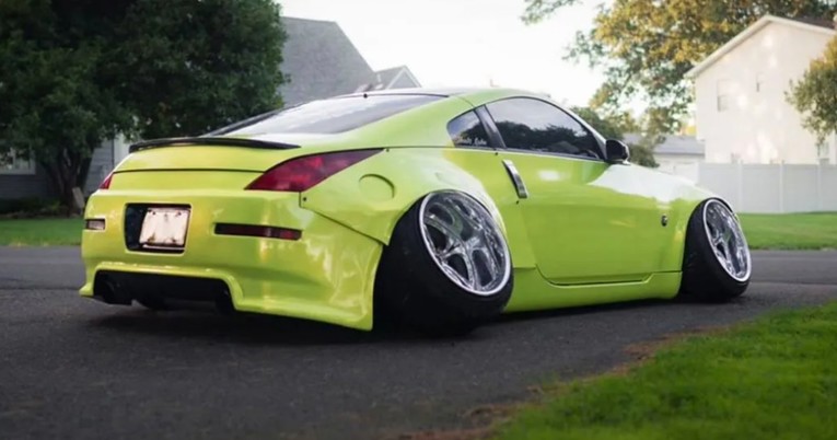VIDEO Niže ne može: Nissan 350Z se doslovno zabio u pod