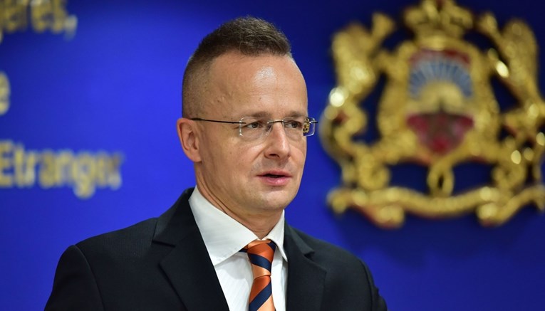 Mađarski ministar nije sletio u Sarajevo zbog magle, otišao kod Dodika u Banju Luku