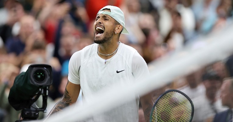 Sulud meč na Wimbledonu. Kyrgios i Tsitsipas se gađali lopticama i vrijeđali suca