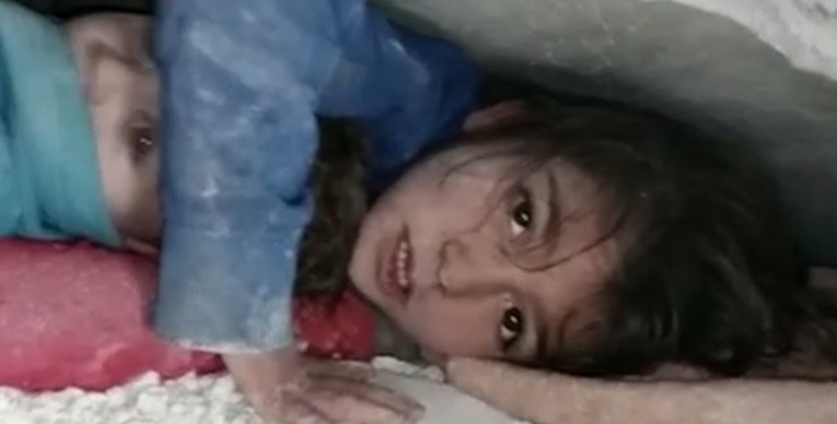 Spašena curica u Siriji. Spasiocima šaptala: "Izvucite me, bit ću vam dužna do groba"