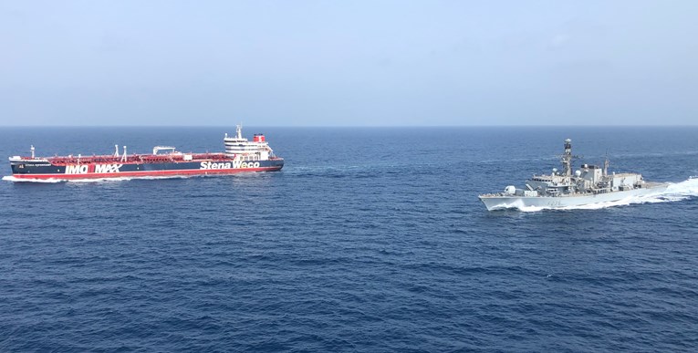 Britanska mornarica počela pratiti svoje trgovačke brodove kroz Hormuški tjesnac