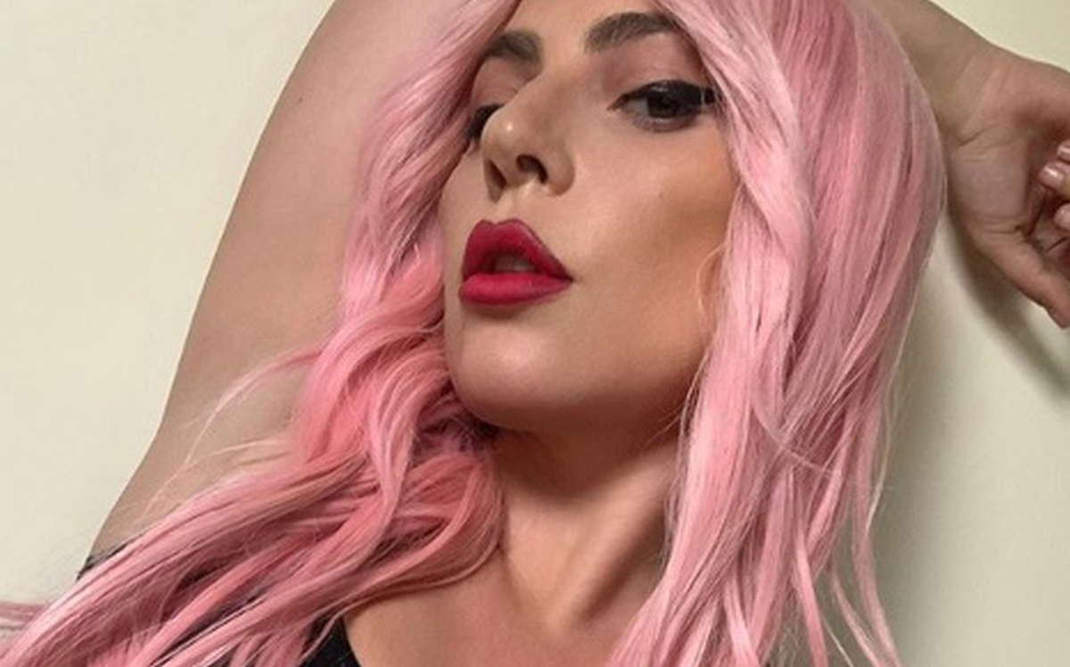 Otkrila underboob: Lady Gaga pozirala u topiću i pokazala dobar dio grudi