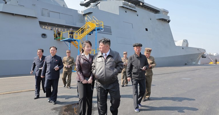 Razarač neuspješno porinut pred Kim Jong-unom, on pobjesnio