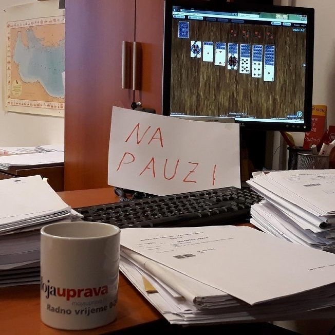 Hrvat na Redditu pitao treba li prihvatiti poziciju uhljeba, pogledajte odgovore