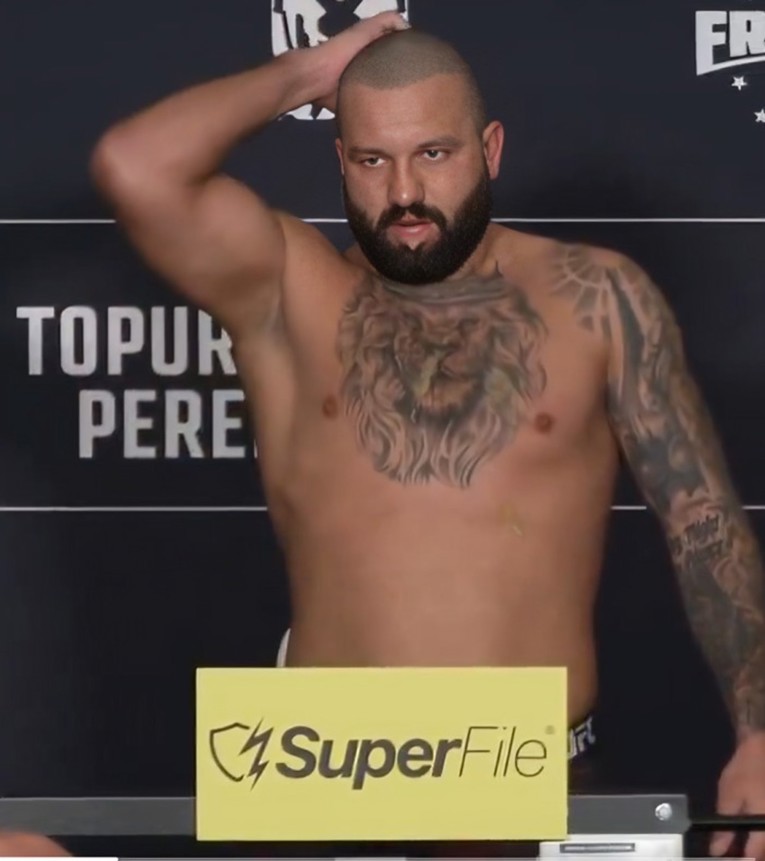 VIDEO Nova UFC zvijezda došla pijana na vaganje. Ispovraćao se po sebi