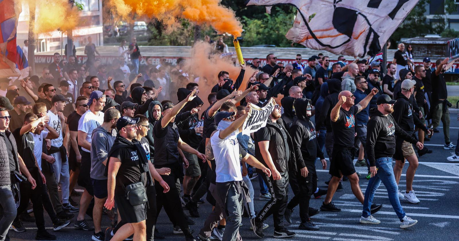 Novinare prikazali obješene na stablu. SafeJournalists traži reakciju države